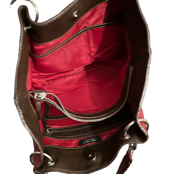 Nine West shoulder bag in deep red color. Silver hardware. In great condition. - Picture 3 of 4